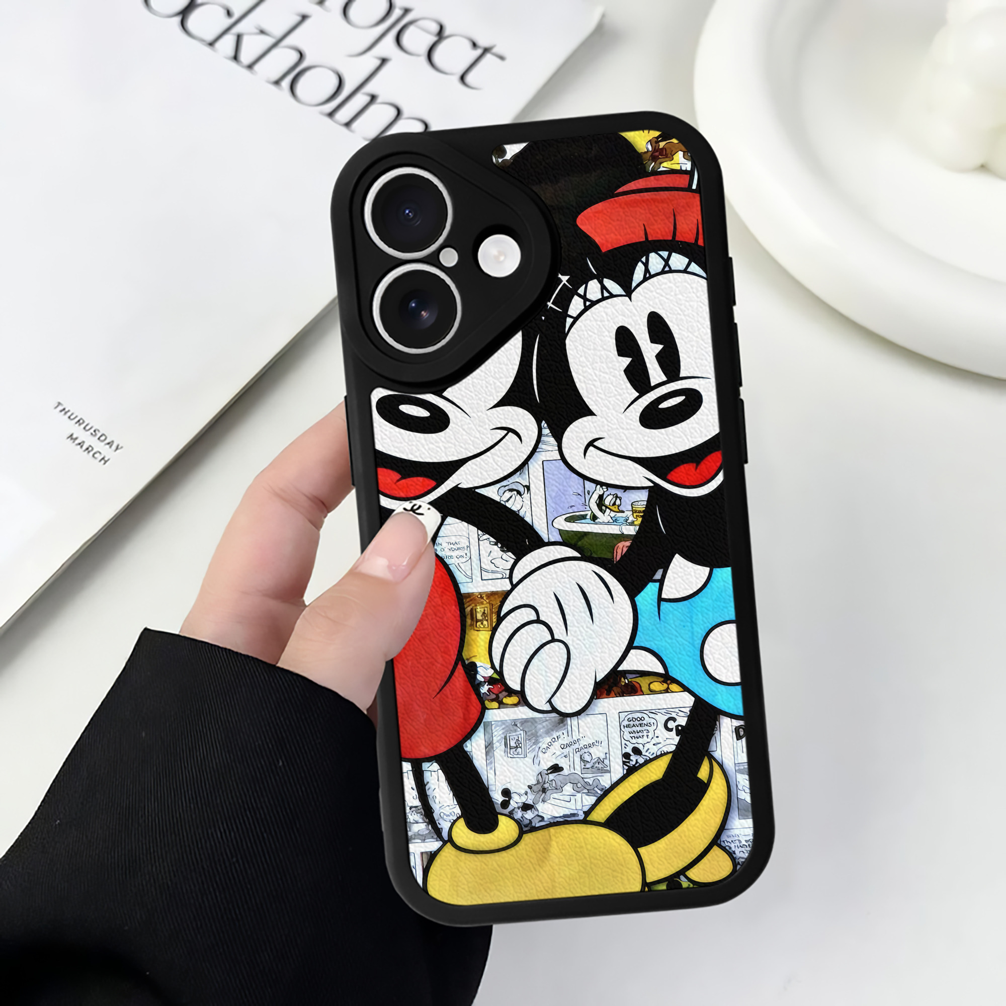 （画像用） ミッキーマウス Mickey Mouse 【iPhone 16シリーズ対応】シリコンスマホケース（レザー調） 材質：シリコン